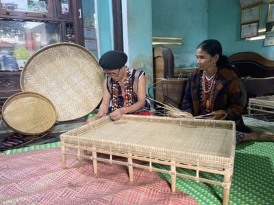 Giới trẻ mê mẩn chụp ảnh ở làng trầm hương nổi tiếng xứ Huế